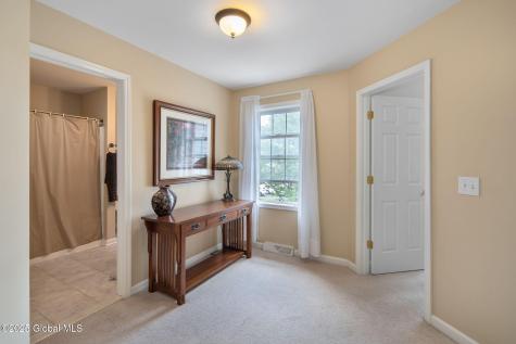 16 Callaway Circle Loudonville NY 12211