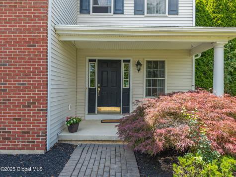 16 Callaway Circle Loudonville NY 12211