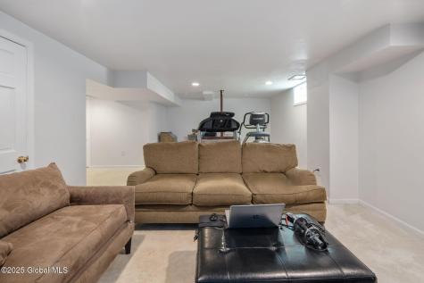 16 Callaway Circle Loudonville NY 12211