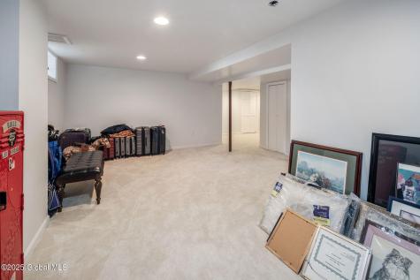 16 Callaway Circle Loudonville NY 12211