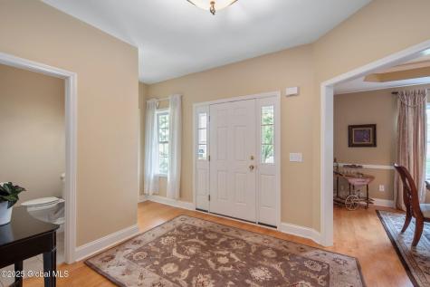 16 Callaway Circle Loudonville NY 12211