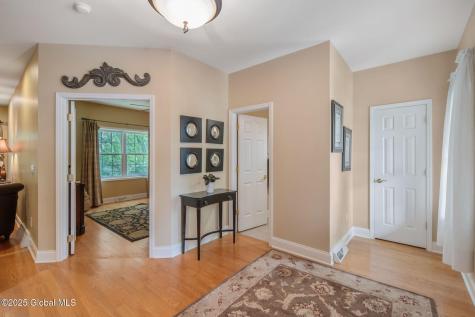 16 Callaway Circle Loudonville NY 12211