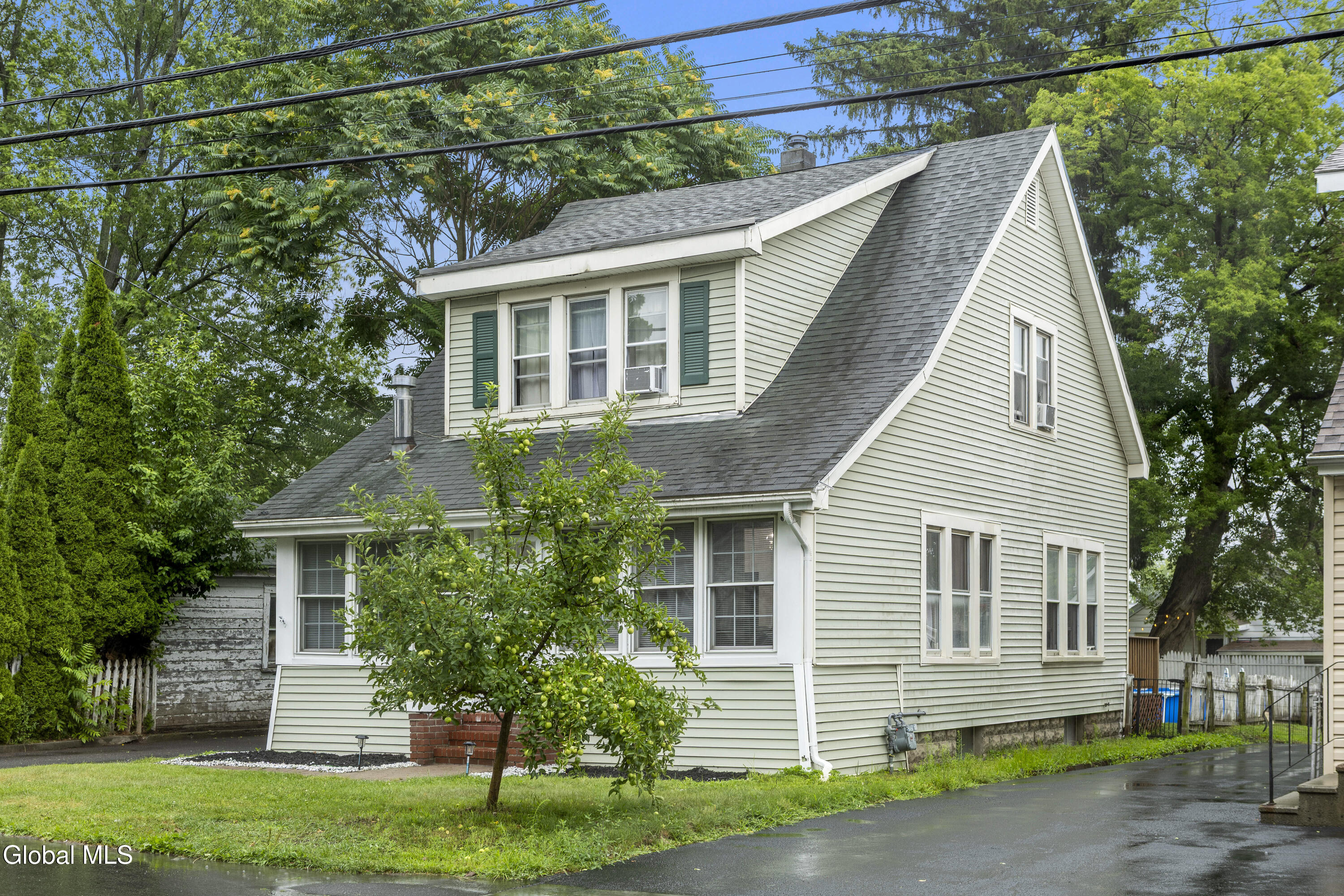 4 Maplewood Avenue Colonie NY 12205