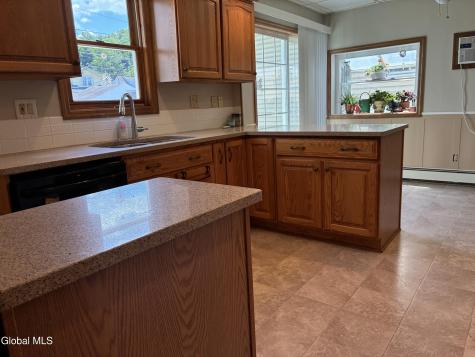 464 8th Avenue Troy NY 12182