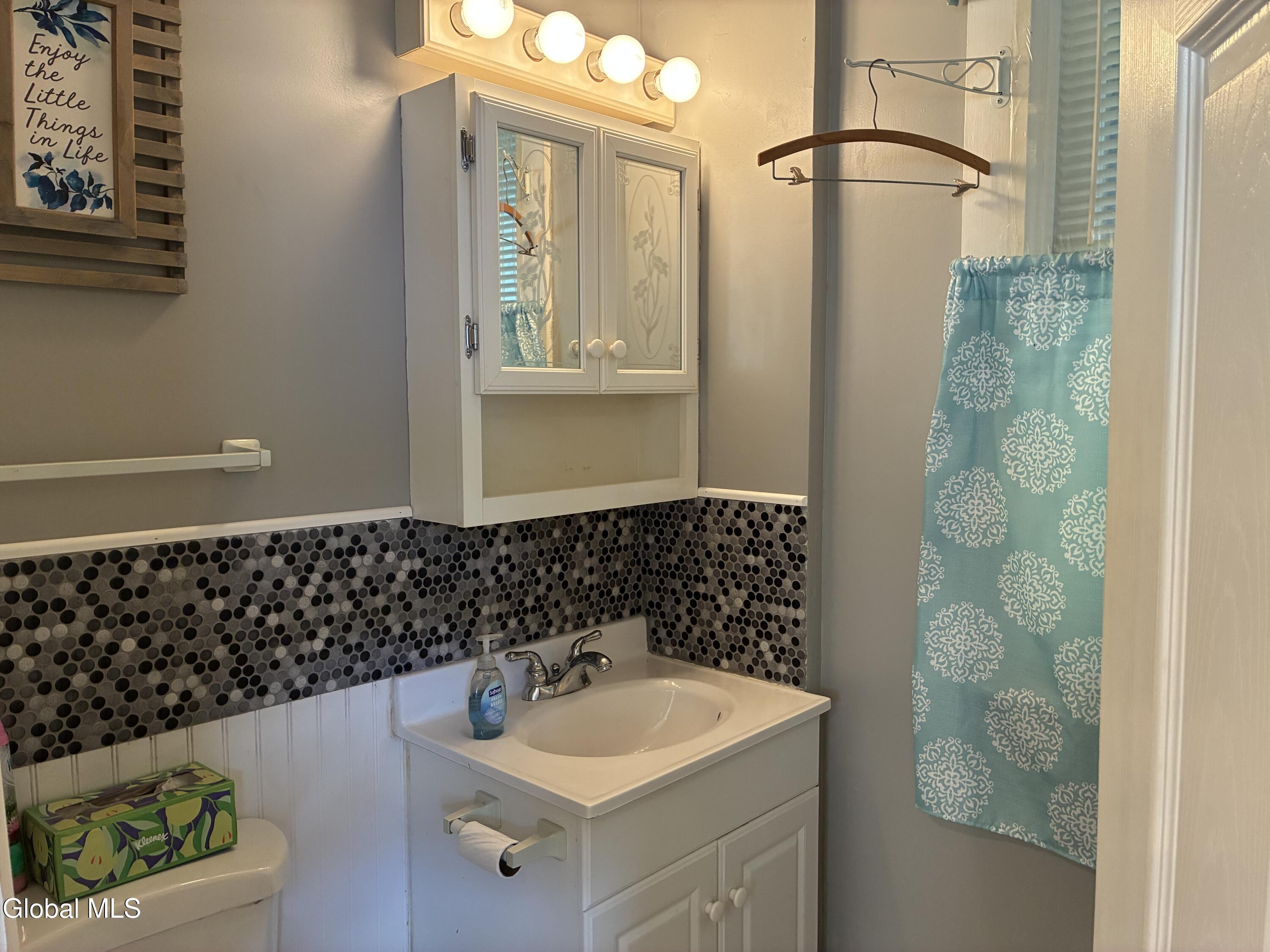 464 8th Avenue Troy NY 12182