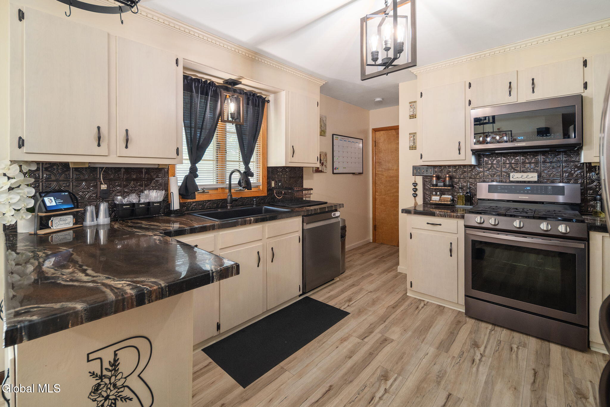 6 Bertone Drive Schenectady NY 12306