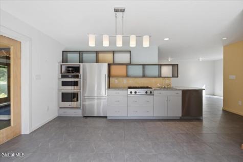 41 Mountain Way Troy NY 12182