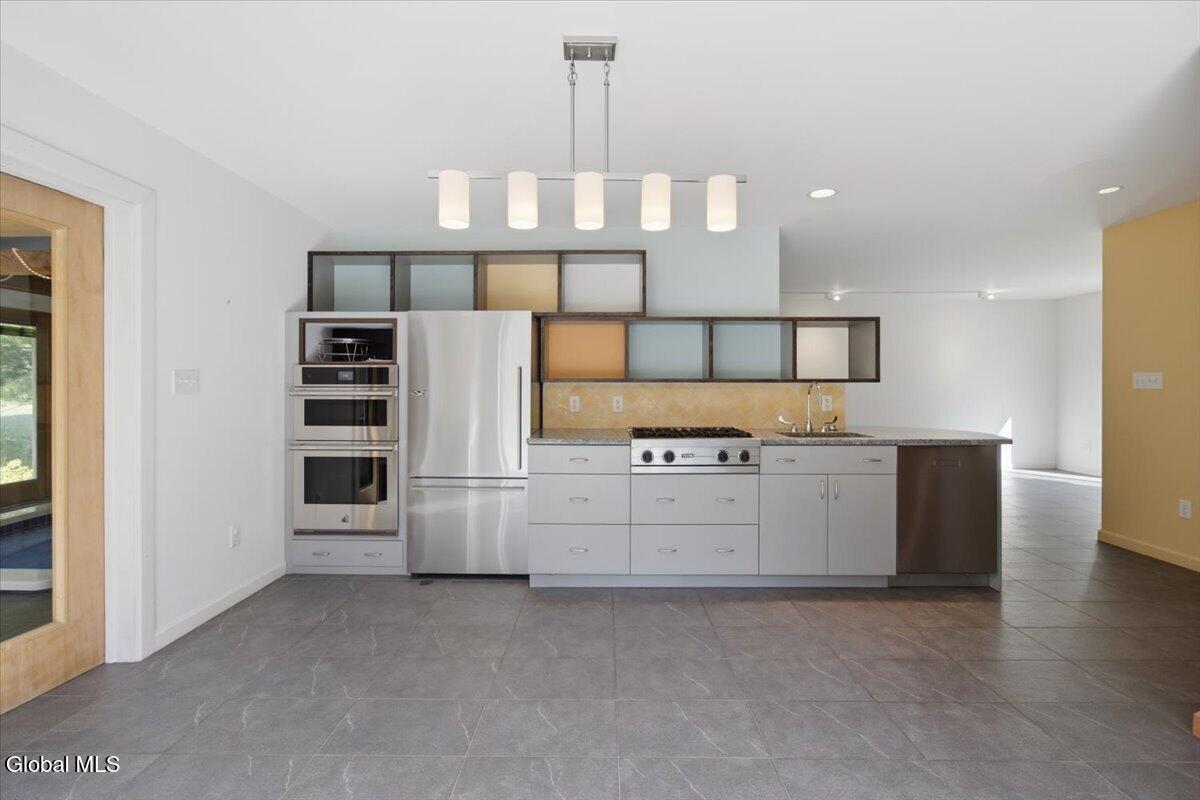 41 Mountain Way Troy NY 12182