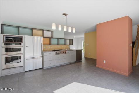41 Mountain Way Troy NY 12182