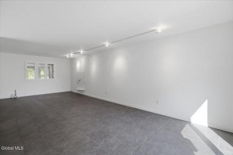 41 Mountain Way Troy NY 12182
