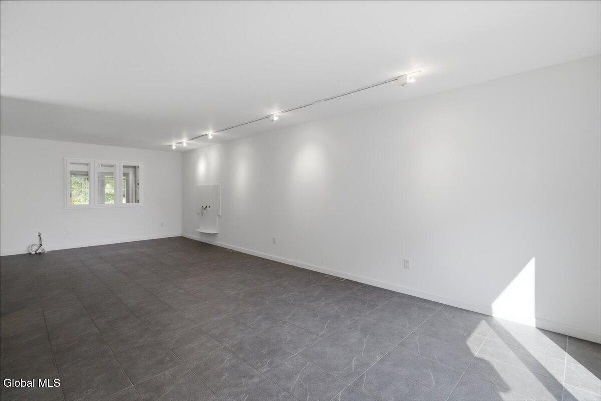 41 Mountain Way Troy NY 12182