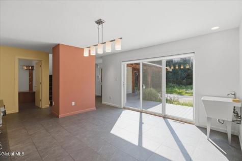 41 Mountain Way Troy NY 12182