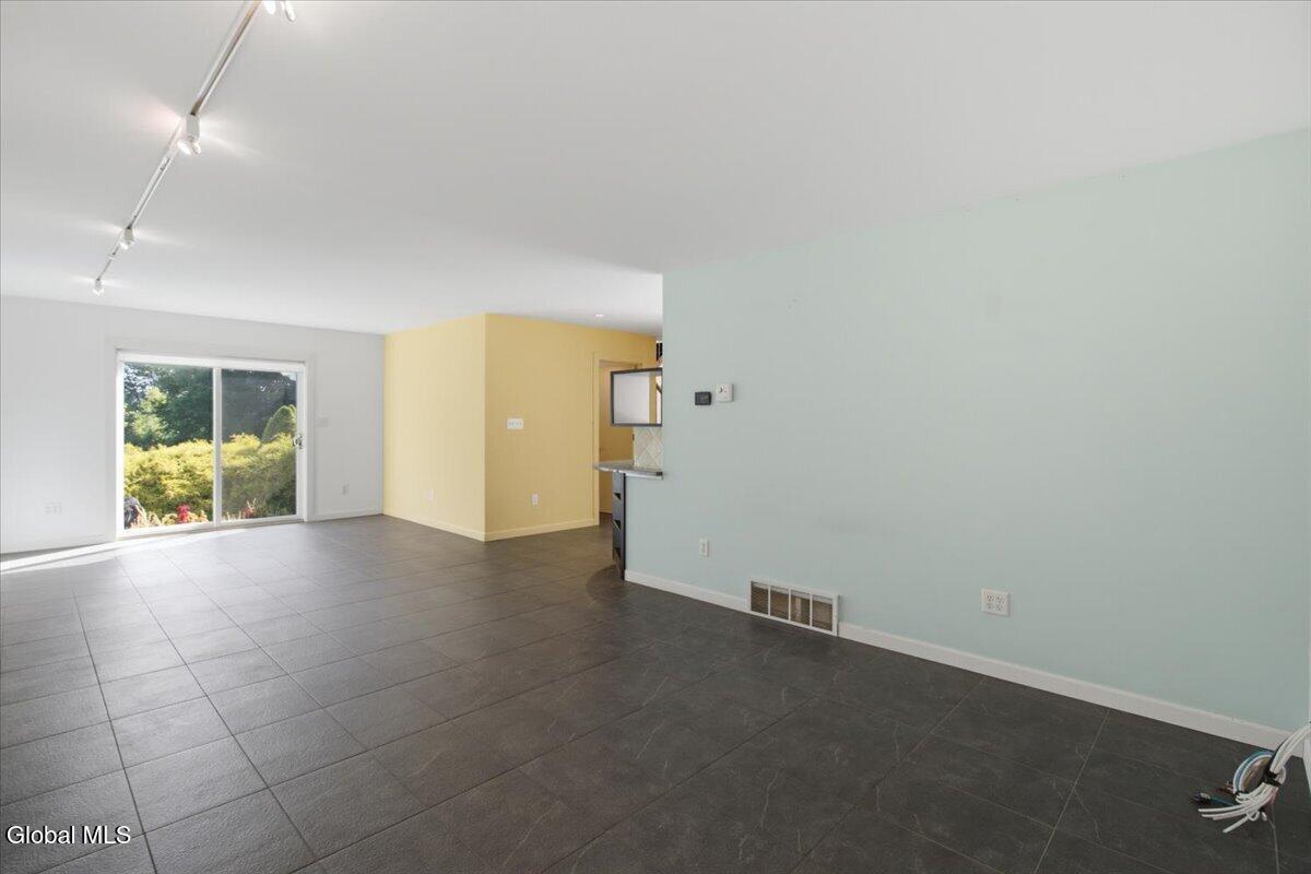 41 Mountain Way Troy NY 12182