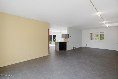 41 Mountain Way Troy NY 12182