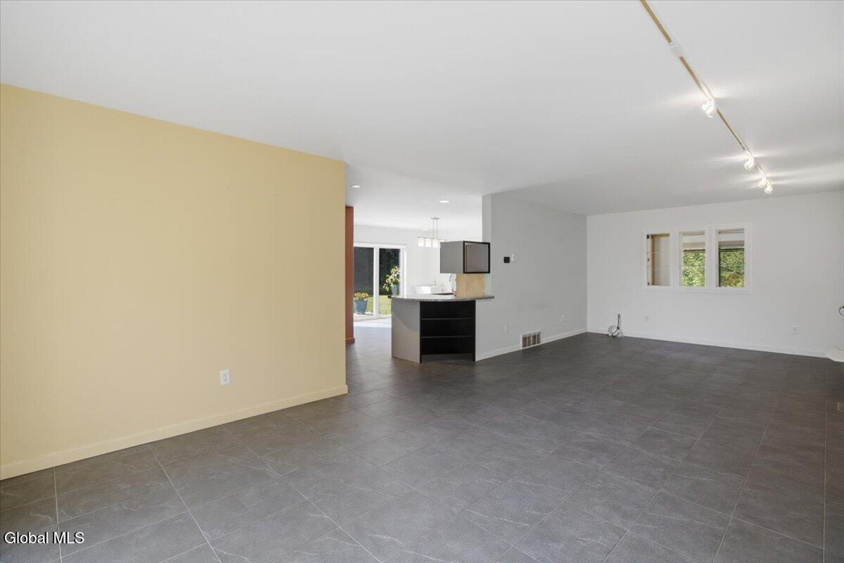 41 Mountain Way Troy NY 12182