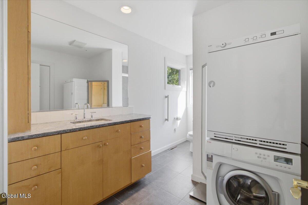 41 Mountain Way Troy NY 12182