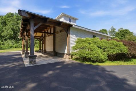 41 Mountain Way Troy NY 12182