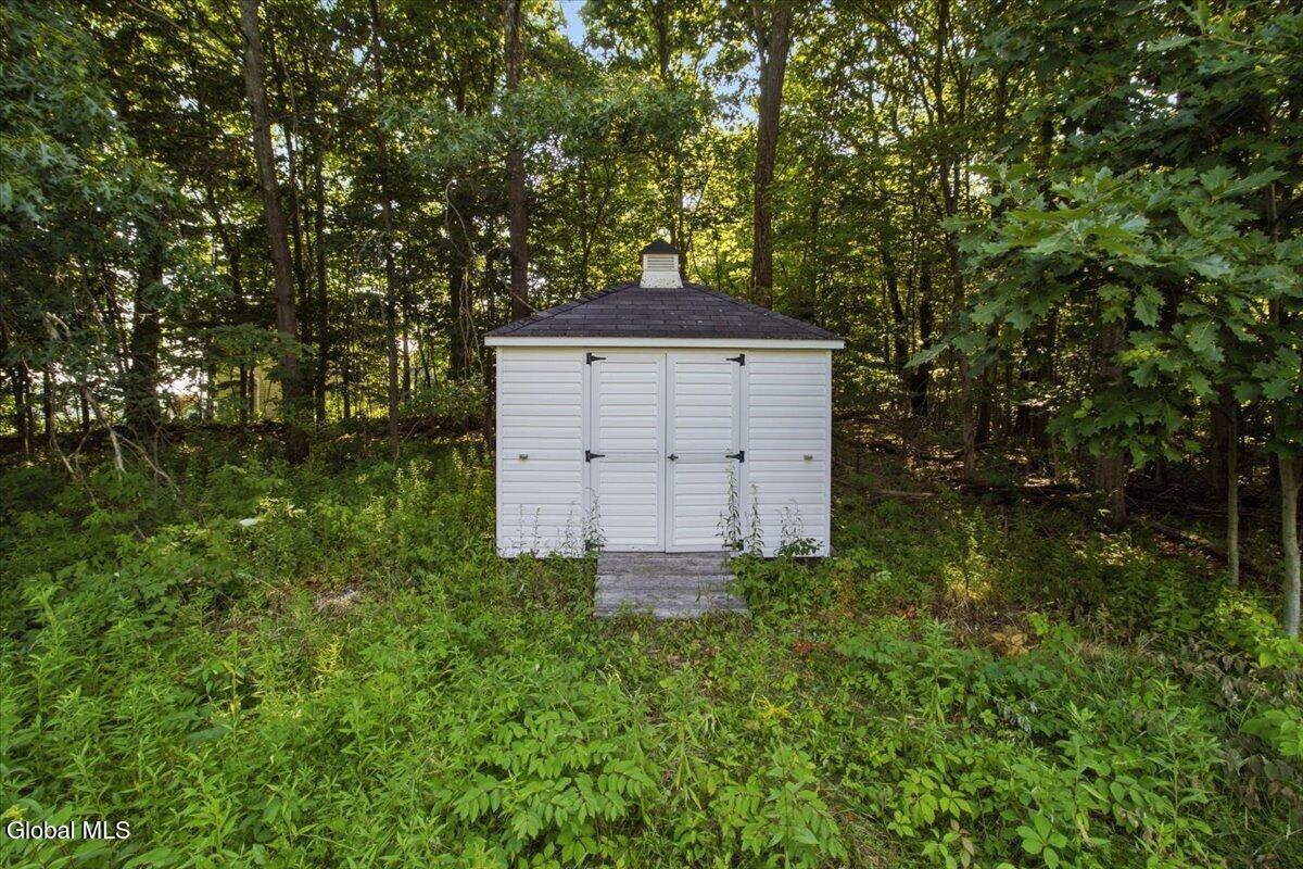 41 Mountain Way Troy NY 12182