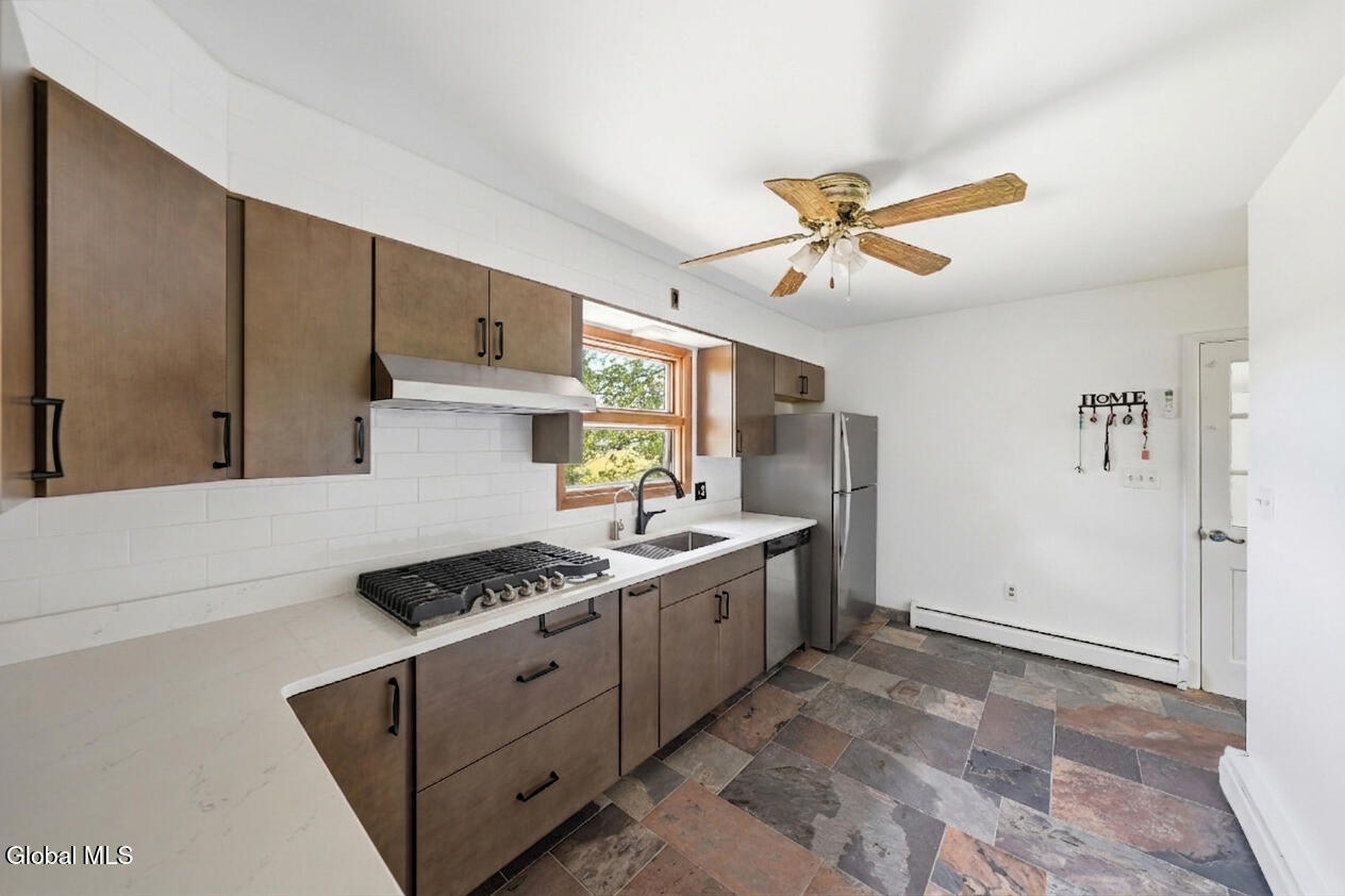 412 Font Grove Road Slingerlands NY 12159
