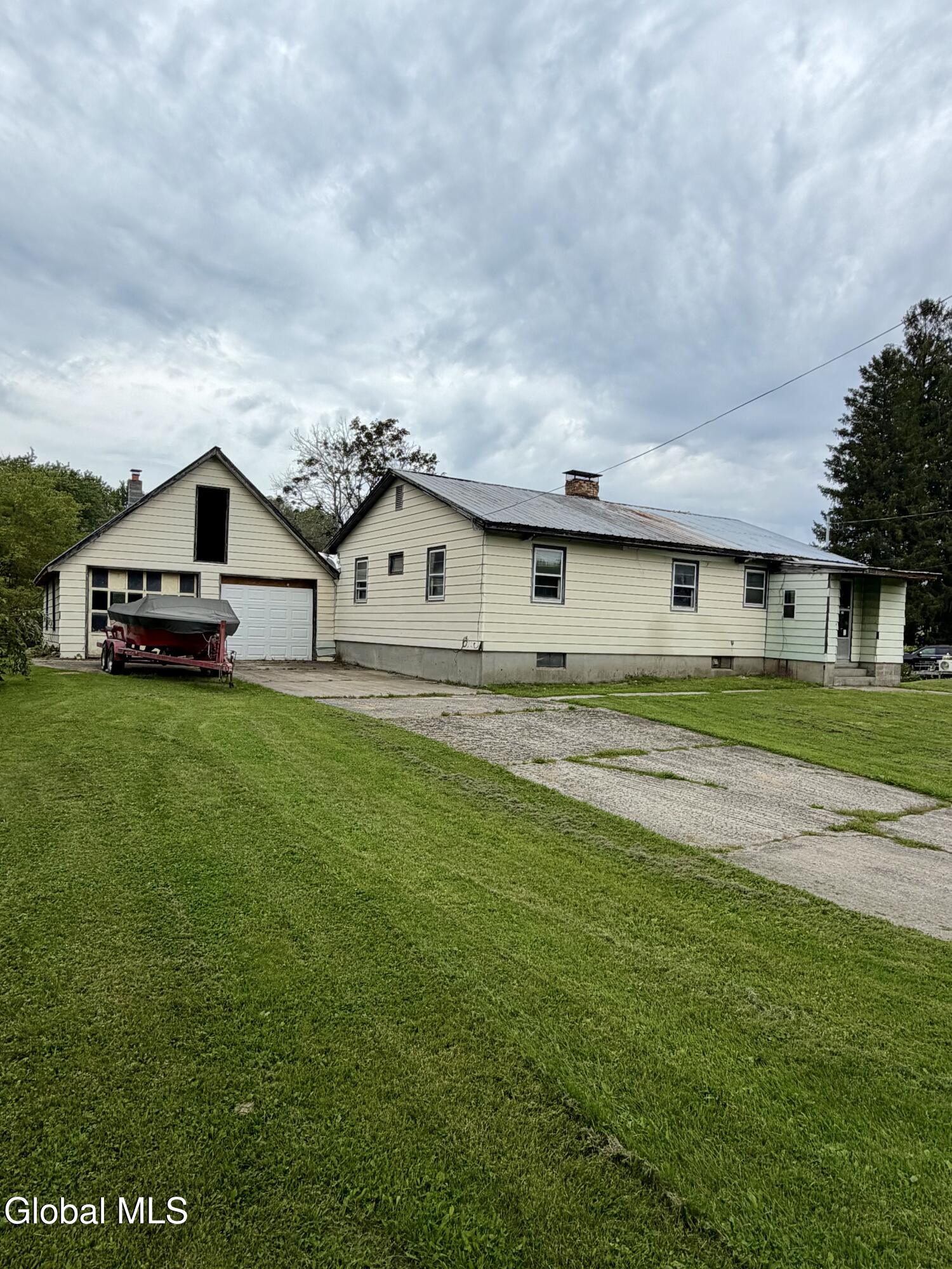 4 S East Avenue Johnstown NY 12095