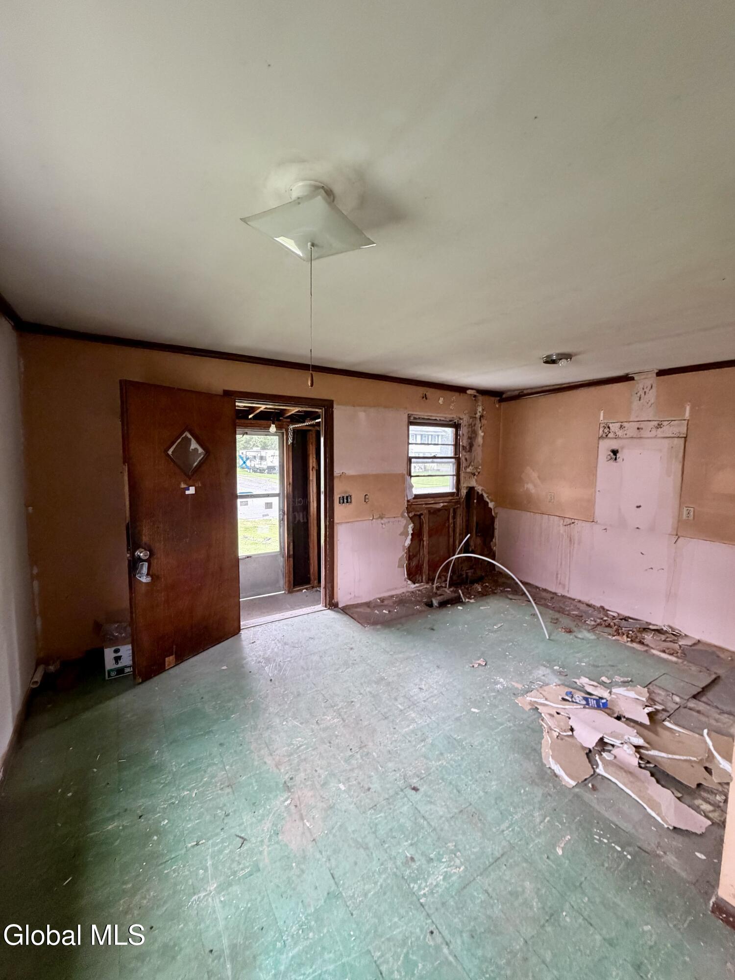 4 S East Avenue Johnstown NY 12095