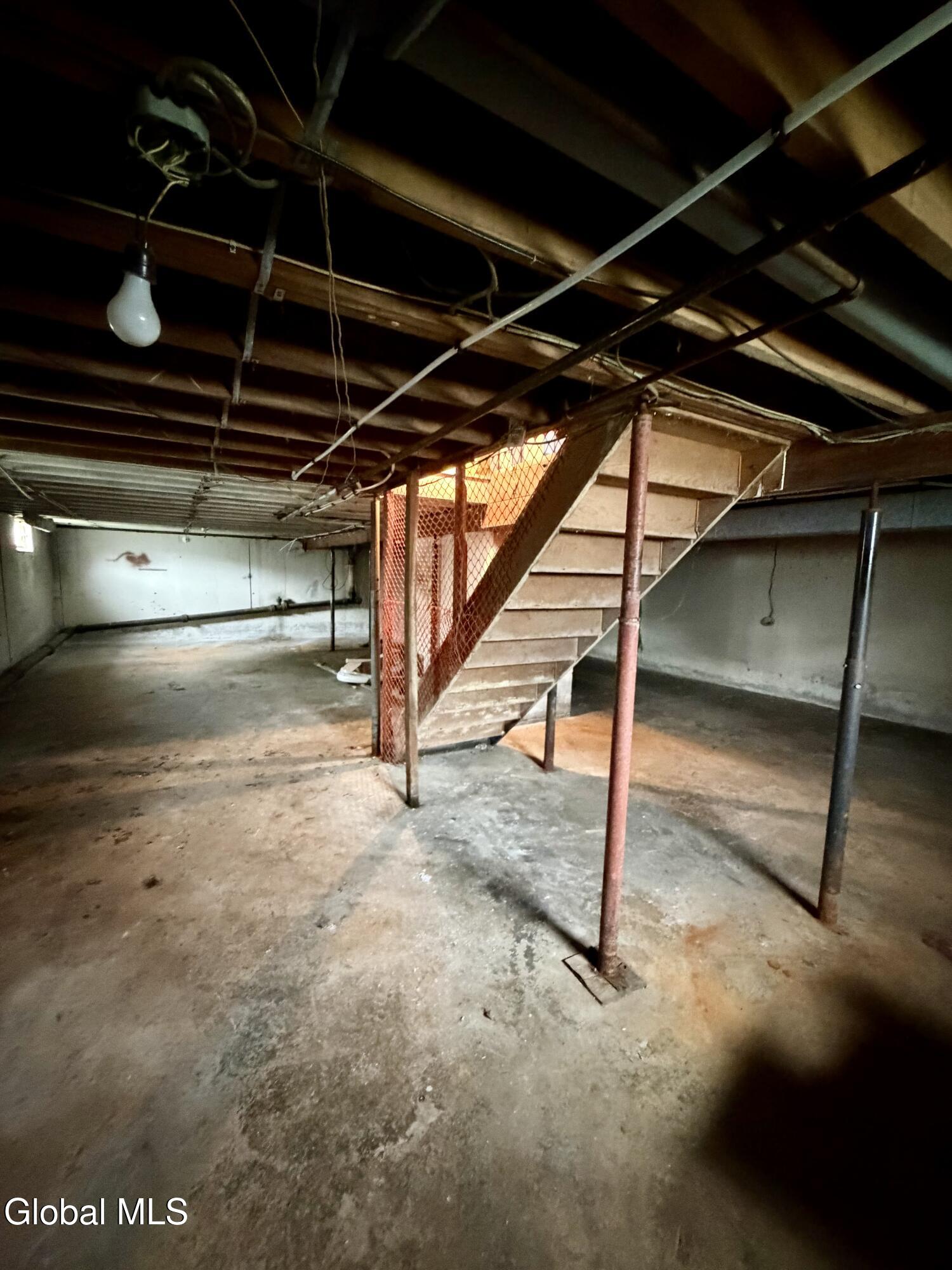 4 S East Avenue Johnstown NY 12095