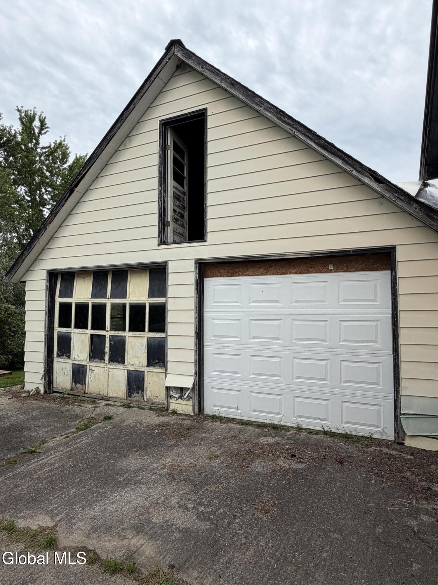 4 S East Avenue Johnstown NY 12095