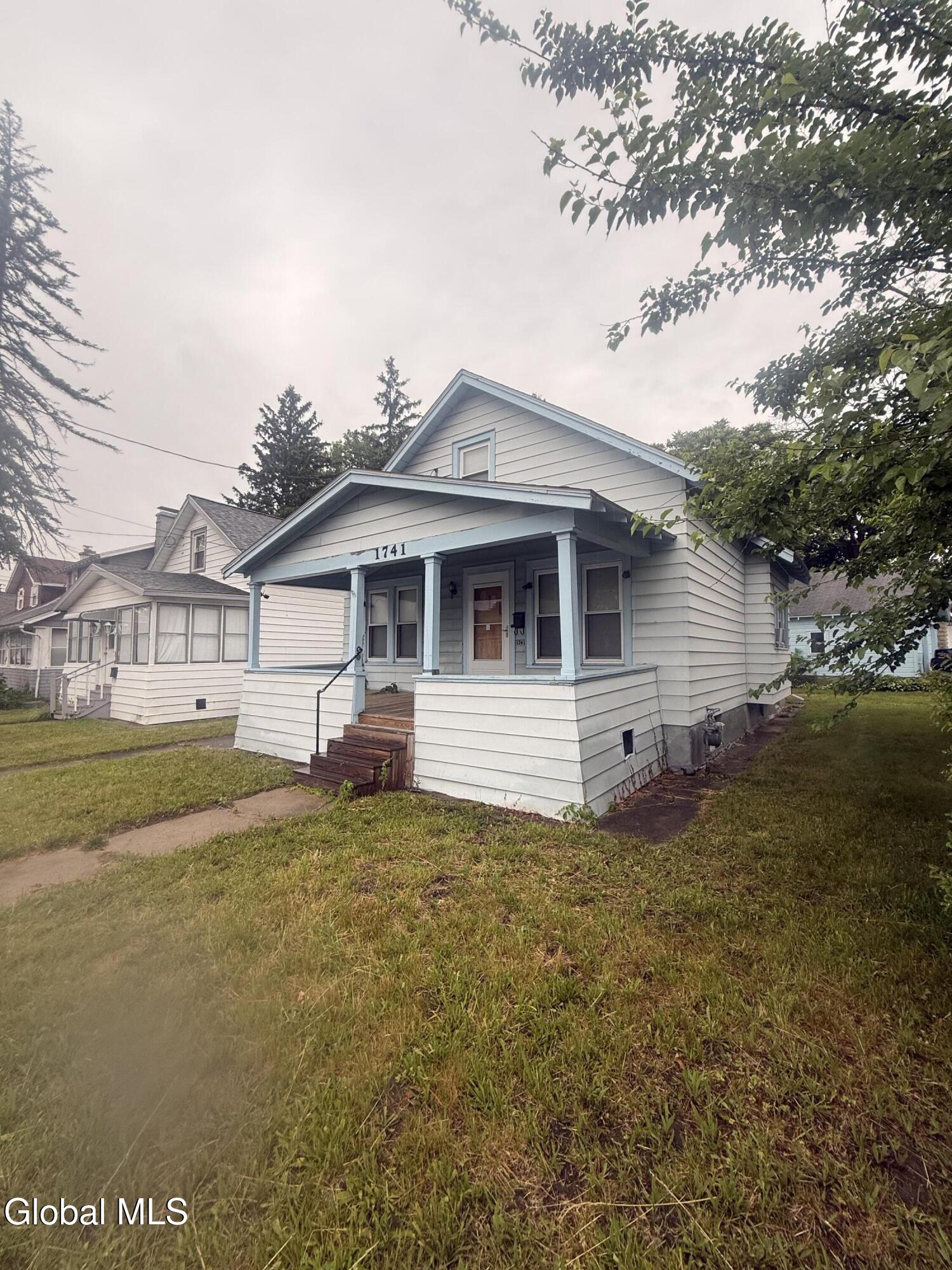 1741 Avenue H Schenectady NY 12304