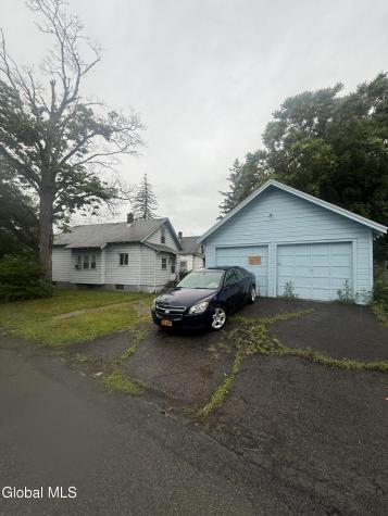 1741 Avenue H Schenectady NY 12304
