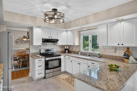 13 Berkshire Drive Colonie NY 12205