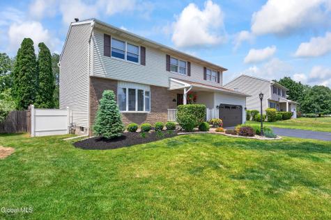13 Berkshire Drive Colonie NY 12205