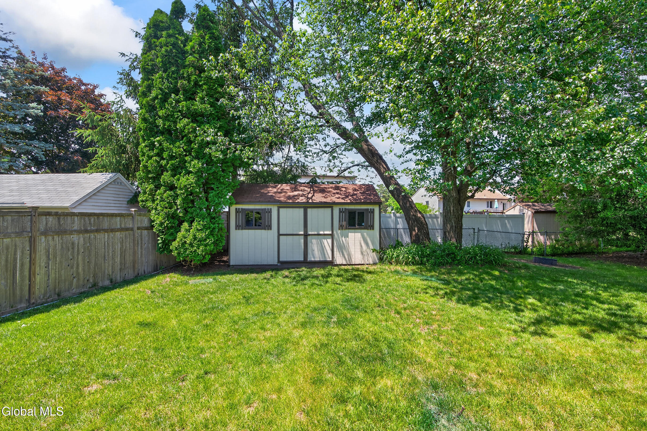 13 Berkshire Drive Colonie NY 12205