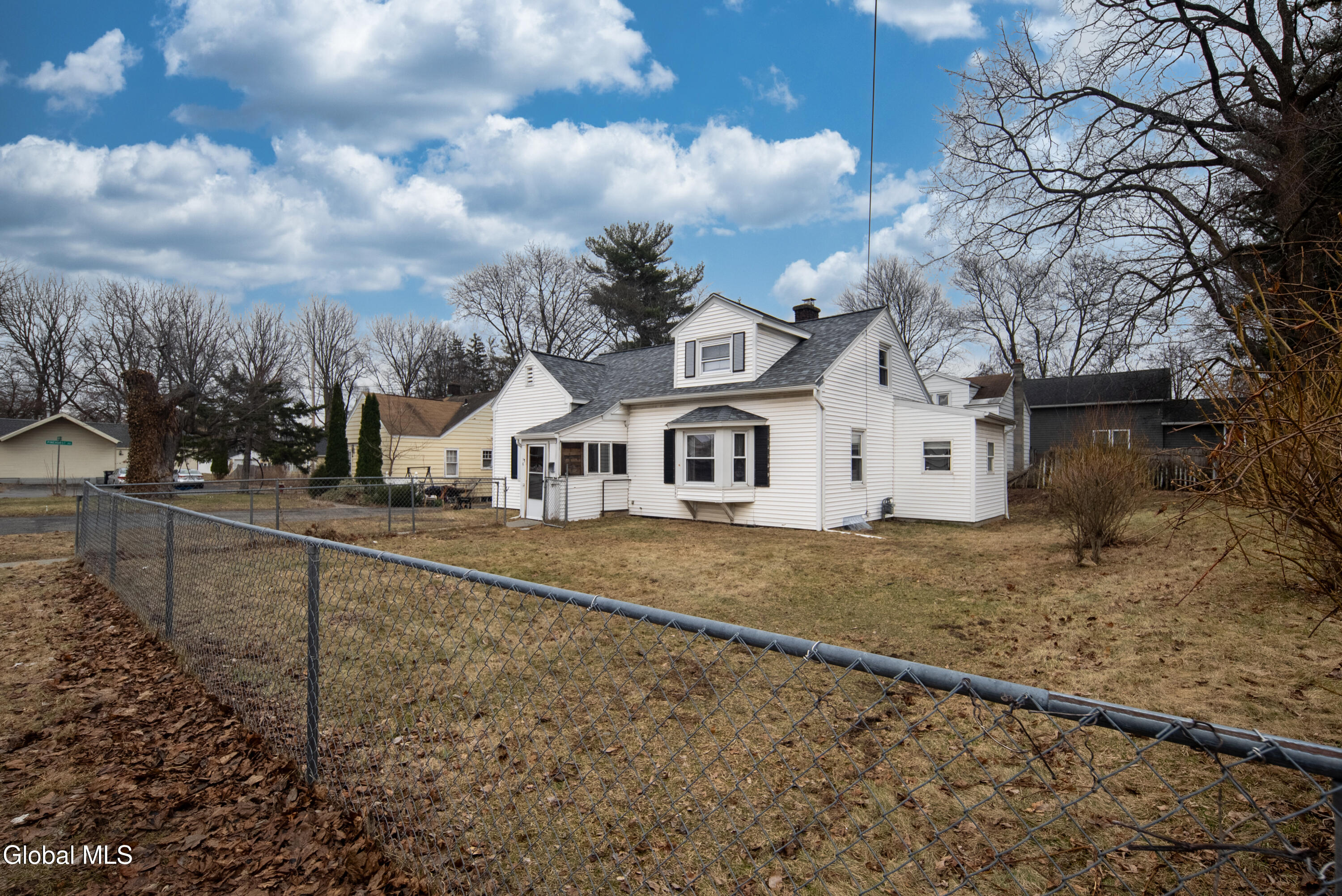 16 Lake Road Albany NY 12205