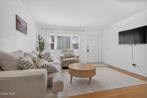 327 Manchester Road Schenectady NY 12304