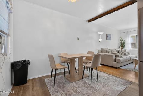 327 Manchester Road Schenectady NY 12304