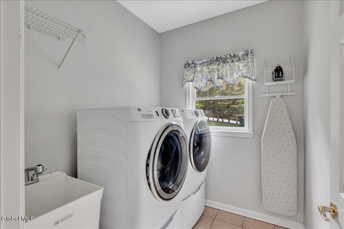 11 Brookhaven Lane East Greenbush NY 12061