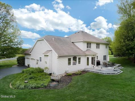 11 Brookhaven Lane East Greenbush NY 12061