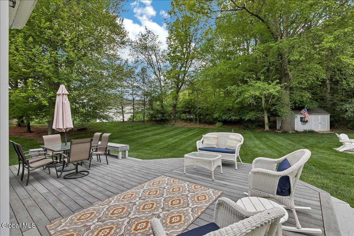 11 Brookhaven Lane East Greenbush NY 12061