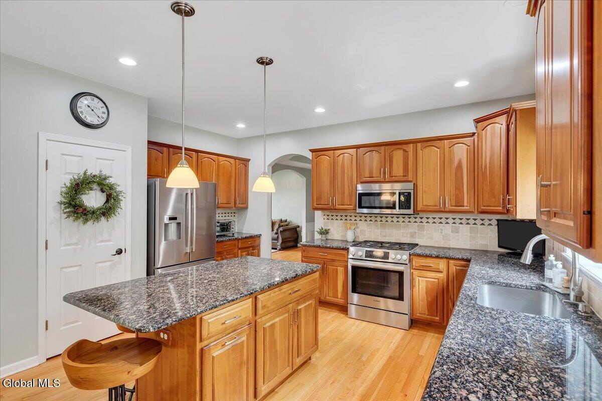 11 Brookhaven Lane East Greenbush NY 12061