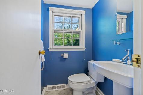 8 Wedge Road Delmar NY 12054