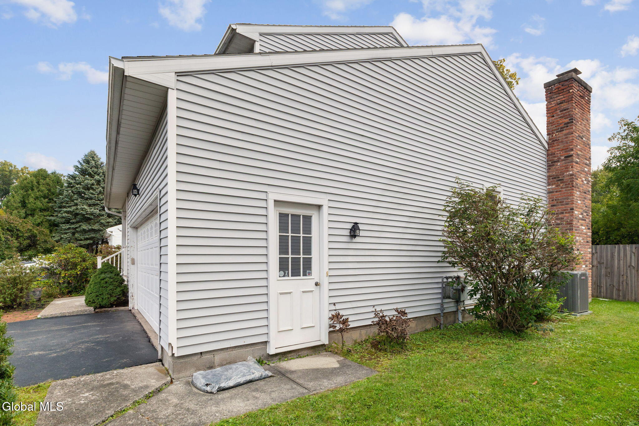 63 Aspen Circle Albany NY 12208