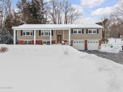 41 Walden Glen Ballston Lake NY 12019
