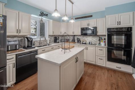 41 Walden Glen Ballston Lake NY 12019
