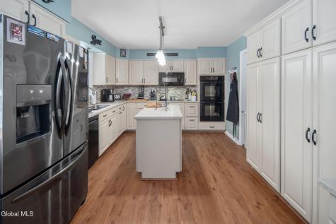 41 Walden Glen Ballston Lake NY 12019
