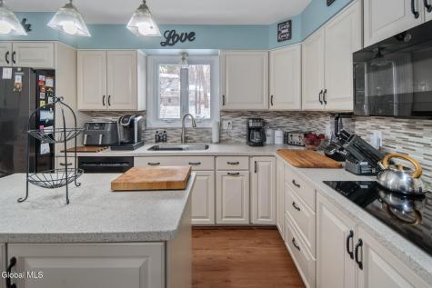 41 Walden Glen Ballston Lake NY 12019