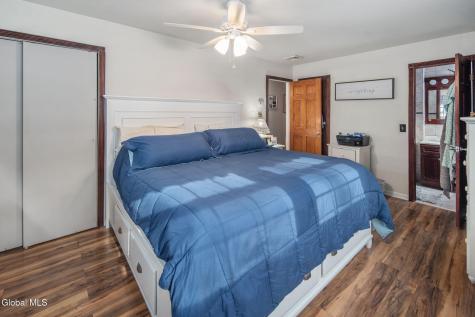 41 Walden Glen Ballston Lake NY 12019
