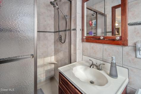 41 Walden Glen Ballston Lake NY 12019