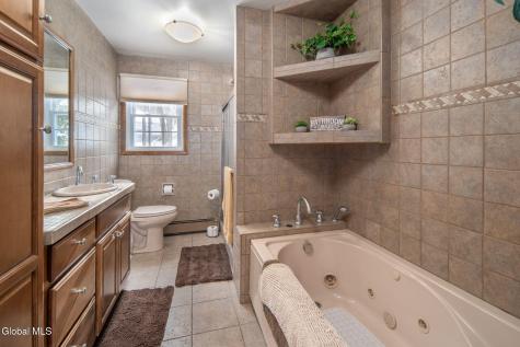 41 Walden Glen Ballston Lake NY 12019