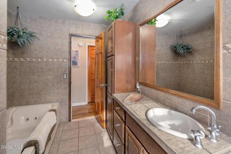 41 Walden Glen Ballston Lake NY 12019