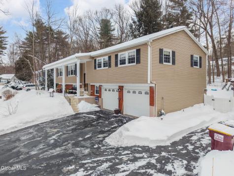 41 Walden Glen Ballston Lake NY 12019